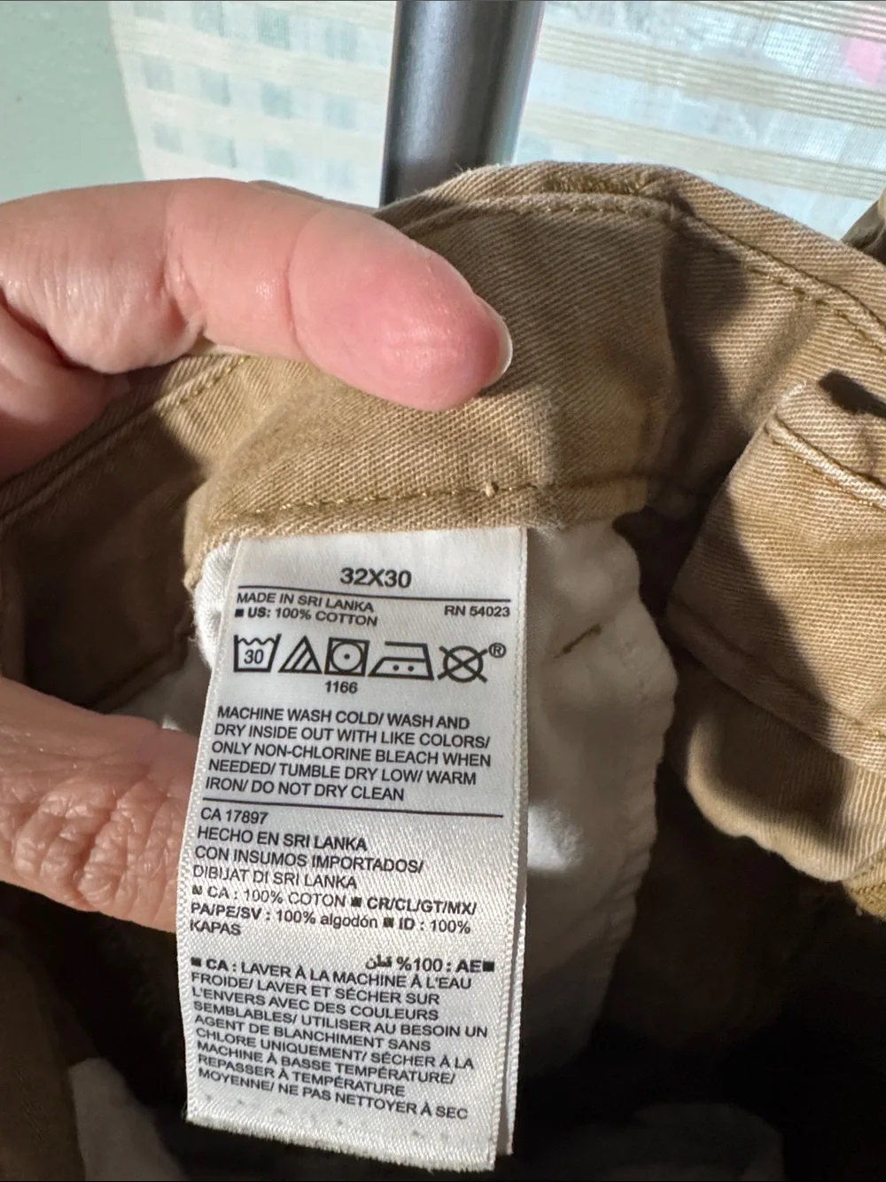 Old Navy Men's Chino Pants in Khaki